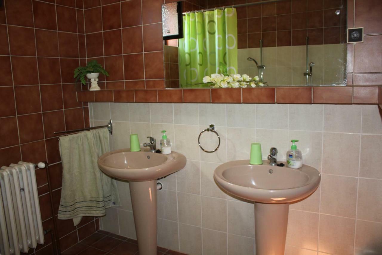Vestonicka Jizdarna Apartment โดลนิ เวสโตนิเช ภายนอก รูปภาพ