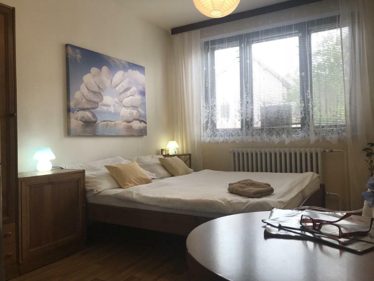 Vestonicka Jizdarna Apartment โดลนิ เวสโตนิเช ภายนอก รูปภาพ